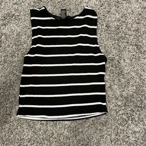 Cropped sleeveless shirt